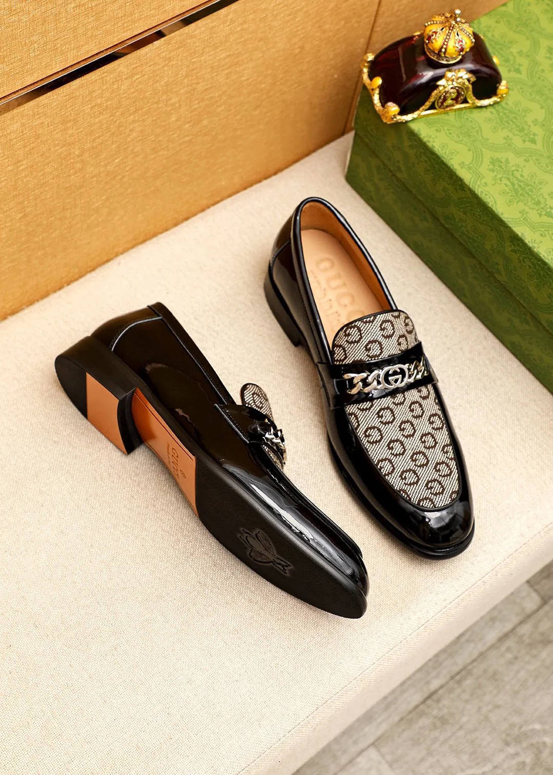 Men's shoes 💰460 💐 Product trademark: GUCCI "Gucci" casual leather shoes Regular size: 38-44 (45.46.47🉑️customized) Product materials: Selected imported first-layer calfskin upper + classic hardware buckle, imported cowhide leather lining. Strong three-dimensional visual effect, combined outsole Color: 1⃣️color optional